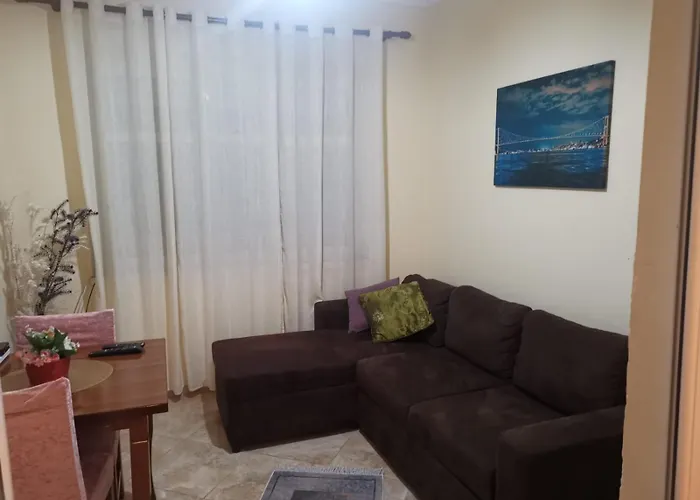 Downtown Authentic Myslym Shyri * ティラナ